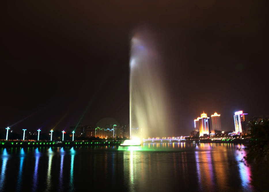 Super szokująca zewnętrzna fontanna stawowa, tańcząca fontanna basenowa 100m Super High Spray dostawca
