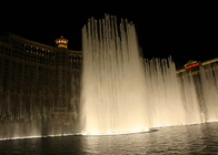Duża pływająca fontanna z muzyką morską ze stali nierdzewnej na powierzchni wody dostawca